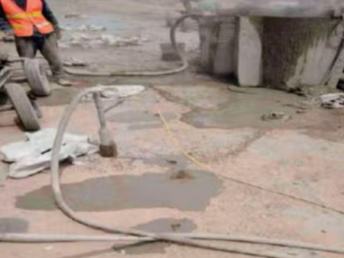 合阳水泥混凝土路面板底注浆技术 路面脱空注浆整治方案