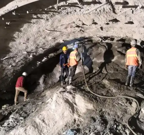 合阳拱顶带模注浆料的施工流程及注意事项